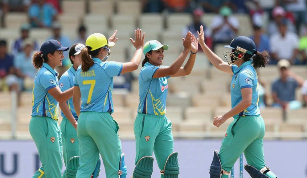 নিলামের শিরোনামের ভেতরে লুকিয়ে থাকা ছোট শহর