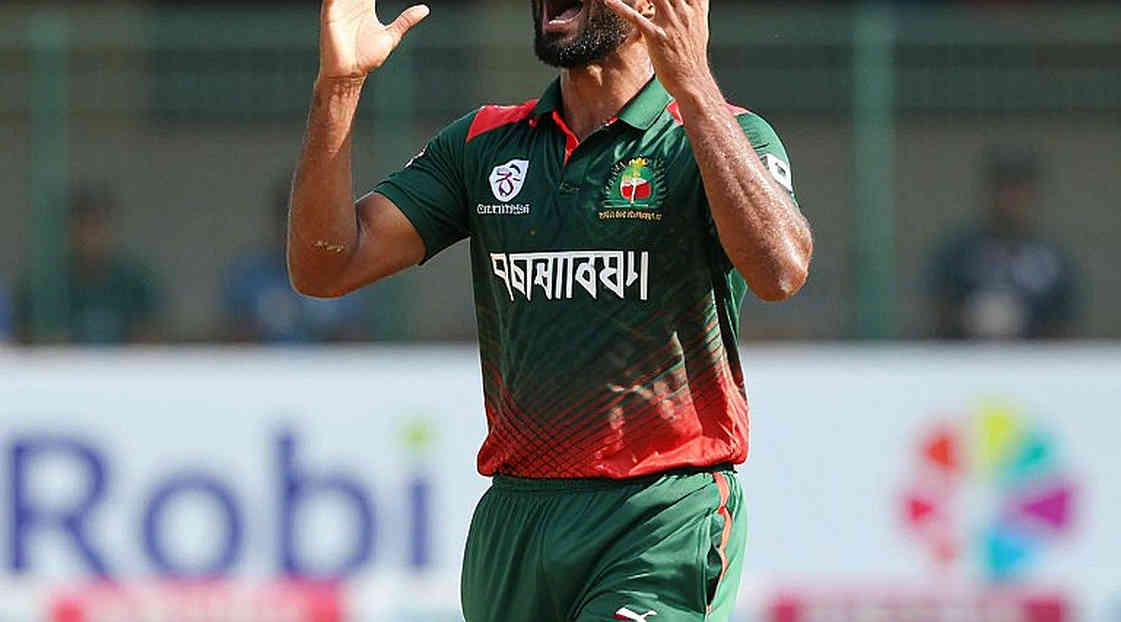 ২৫.৩ ওভারে থেমে যাওয়া ঘড়ি: লাহোরে পাকিস্তানের ১১০ আসলে কী প্রমাণ করছে