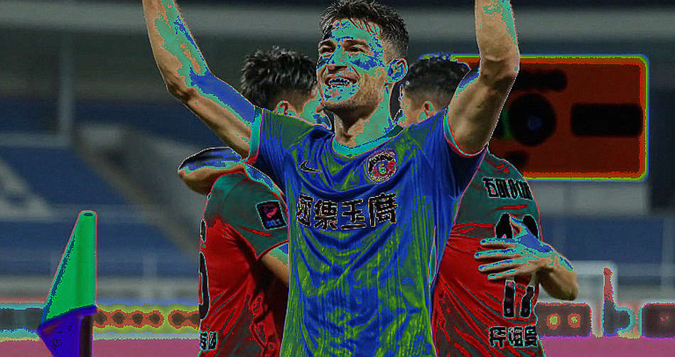 লেডারহোজেনে কেইন: একটি অক্টোবরফেস্ট ছবি, সংবাদের ফাঁপা বুদবুদ আর ফুটবলের নরম শক্তি